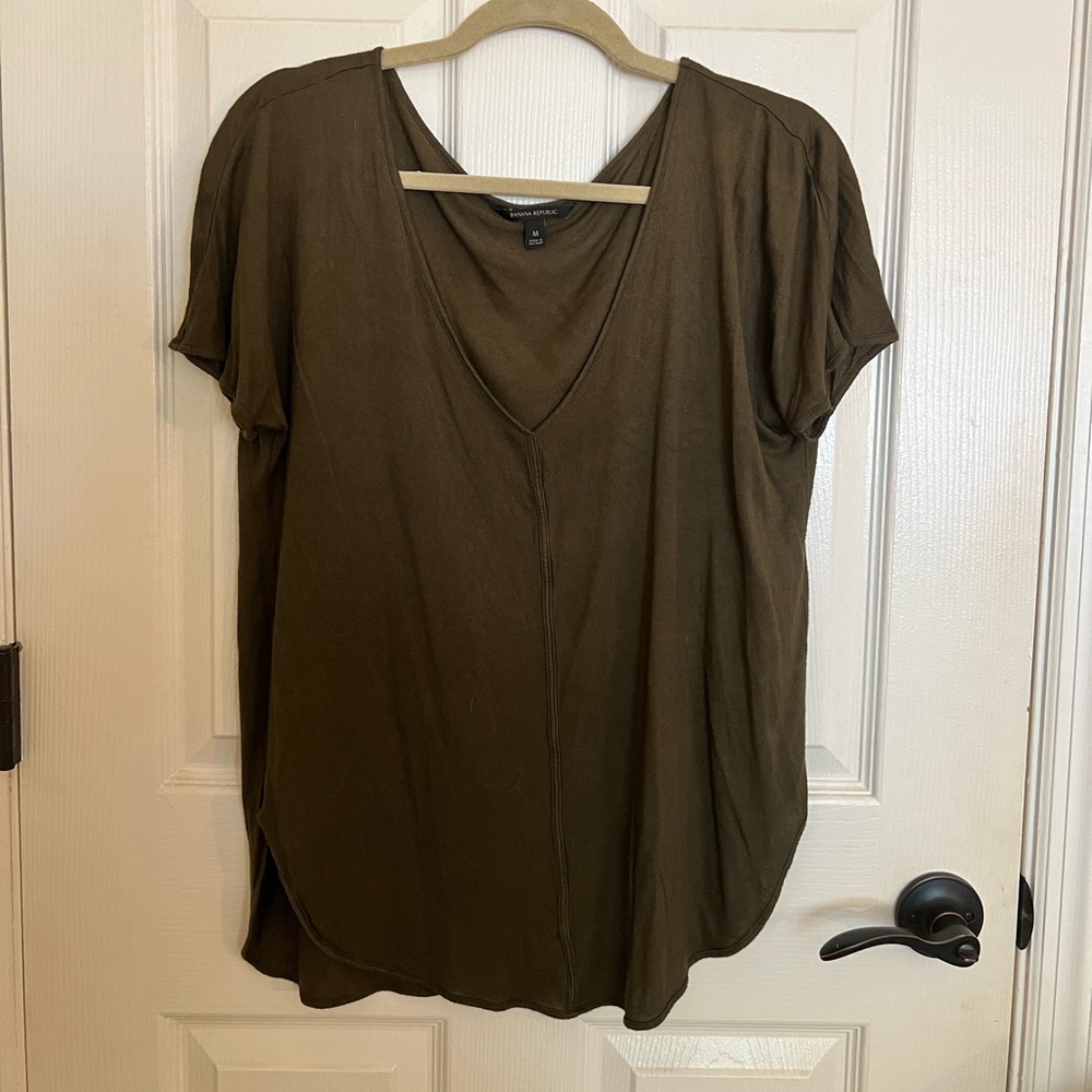 Banana Republic Olive Short Sleeve V-neck Top, Medium